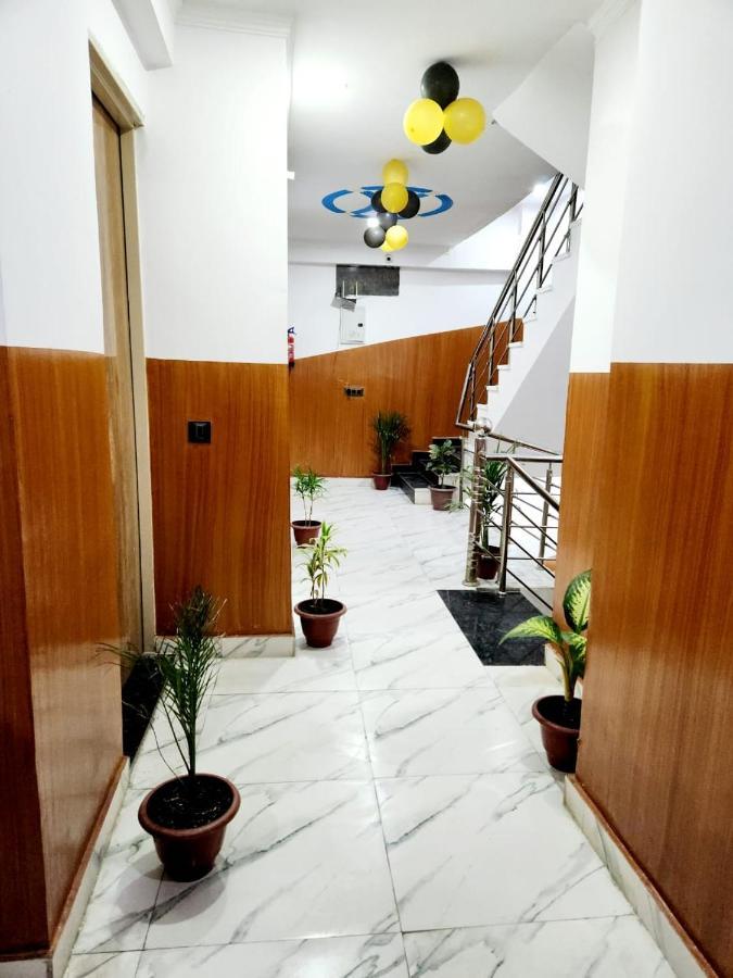 The Hotel Grace Place Inn Нью-Дели Экстерьер фото